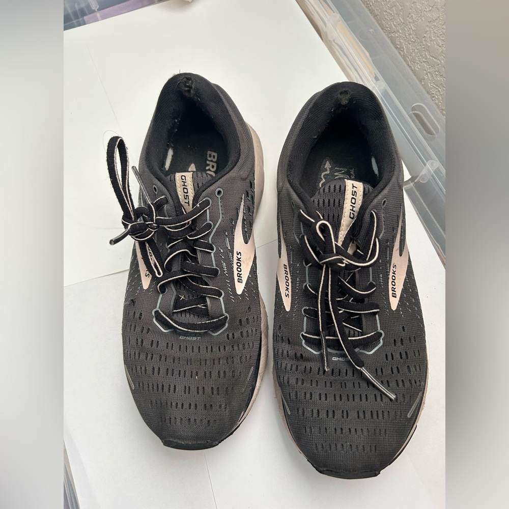 Brooks Black and Tan Athletic Shoes